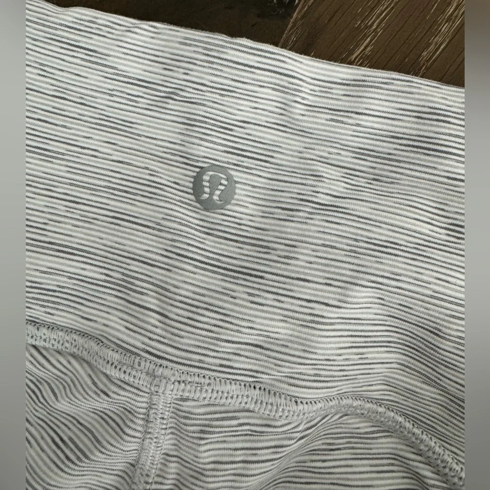 Lululemon - Train Times 7/8 Pants - Size 4 - Picture 9 of 12